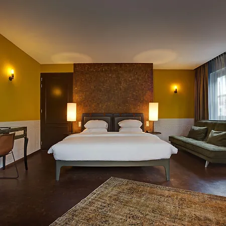 Hotel V Nesplein 4*