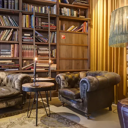 V Nesplein Hotel 4*