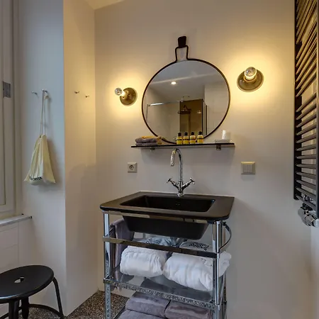 V Nesplein Hotel Amsterdam