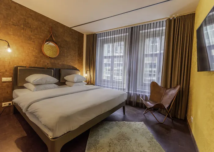 מלון V Nesplein 4*