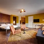 Hotell V Nesplein