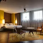 Hotell V Nesplein Amsterdam