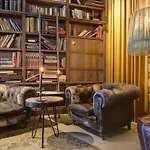 V Nesplein Hotell 4*