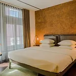 V Nesplein Hotell 4*