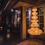 V Nesplein 4*