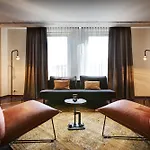 Hotell V Nesplein 4*