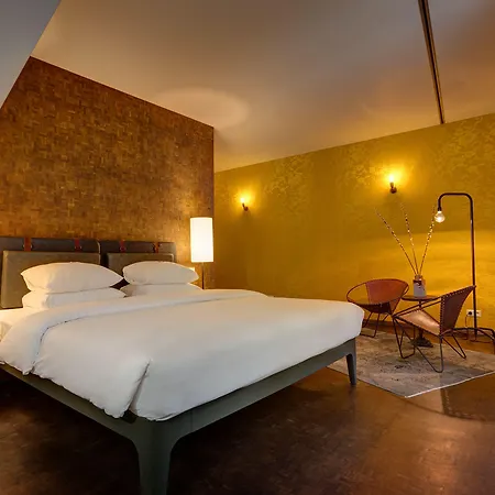 V Nesplein Hotel