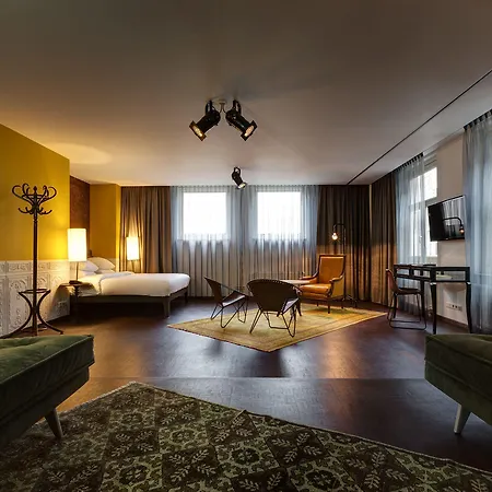 V Nesplein 4*
