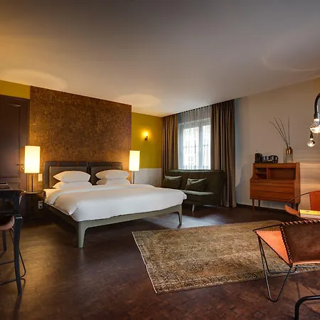 V Nesplein 4*