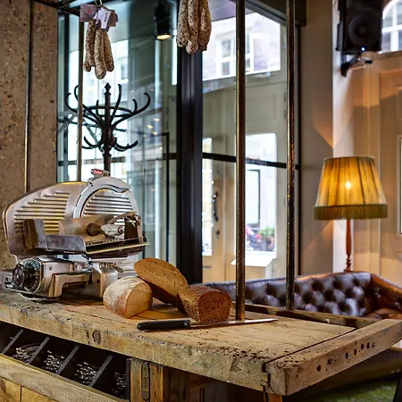 V Nesplein Hotel Amsterdam