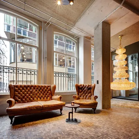 V Nesplein 4*