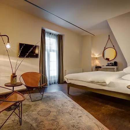 호텔 V Nesplein